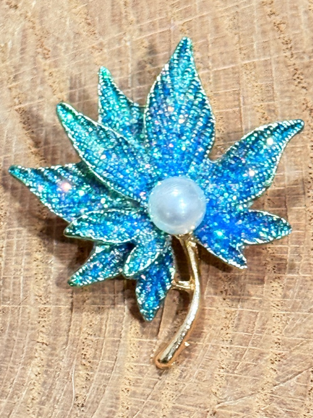 Double Blue Glitter Maple Leaf Brooch Pin Jewelry Pearl Accent Gold-tone Stem